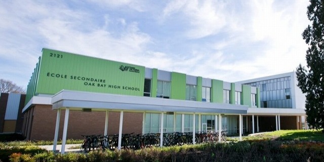 オークベイ・ハイ・スクール Oak Bay High School