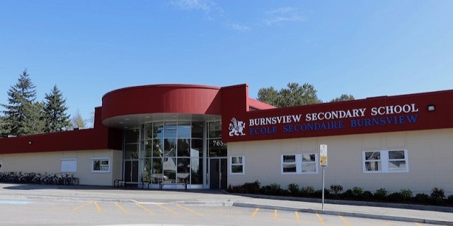 バーンズビュー・セカンダリースクール　Burnsview Secondary School