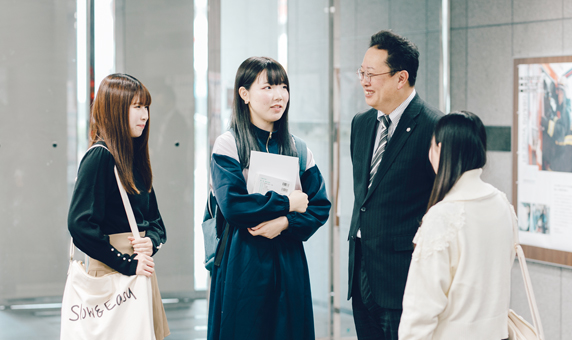クラス担任制による一人ひとりによりそう徹底した就職指導