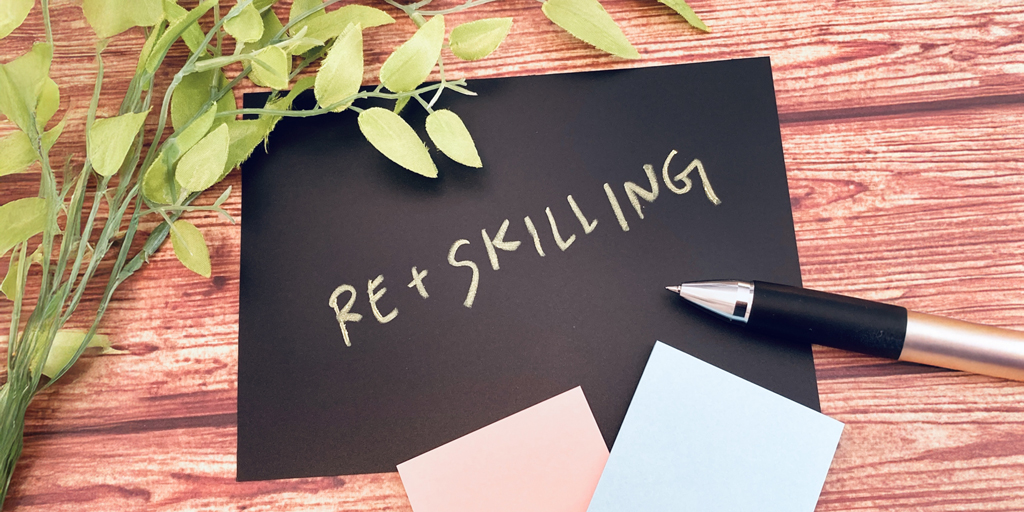 年度末の今こそ、自分のキャリアを見つめ直す学びを