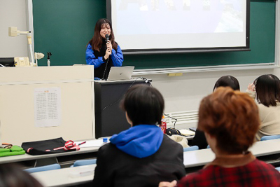 経営法学部グローカルリーダー報告会の様子