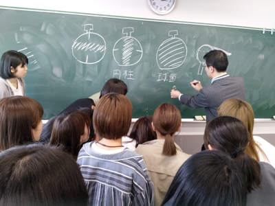 あ、レンズが光を曲げているよー!