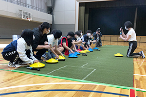 授業風景(生活アクティビティ:ニュースポーツ)