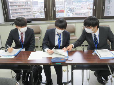 行政機関において現場実習を実施