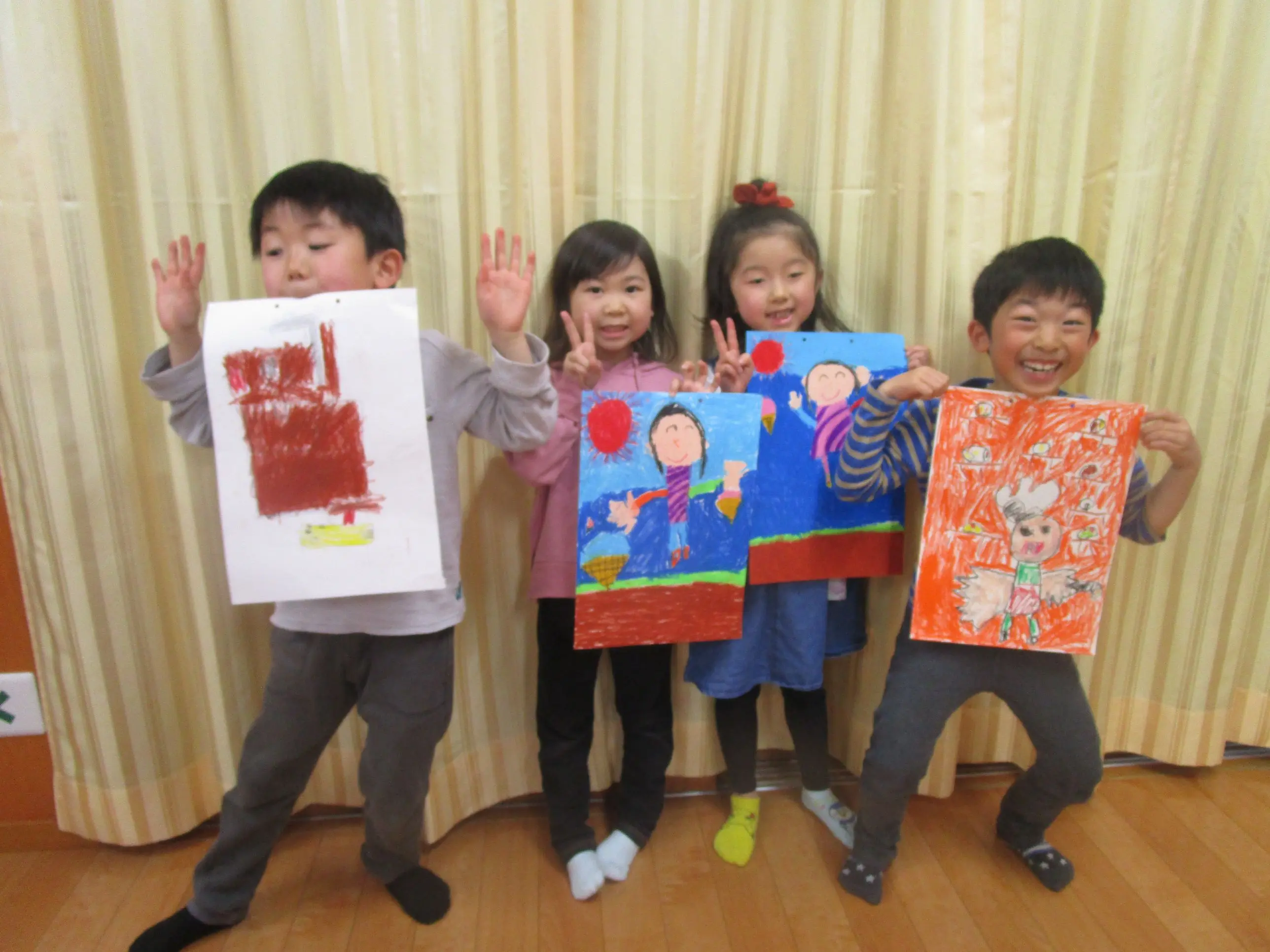男の子2人、女の子2人