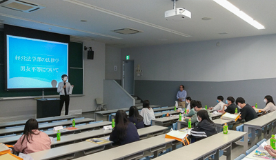 憲法担当の淡路准教授の模擬講義