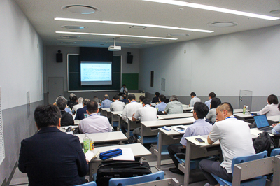 学会報告の様子