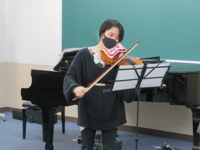 社会福祉科の学生がリモートで音楽演奏会を開催