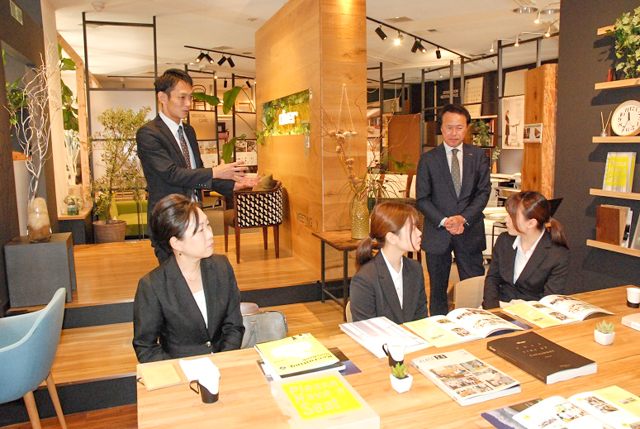 業務用家具の大手メーカー(株)オリバーの企業訪問