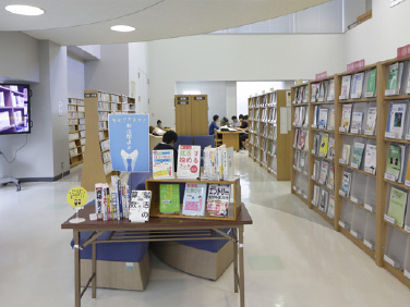 貯蔵数13万冊超「図書館」