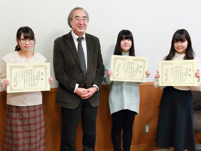 医事コンピュータ技能検定、医療秘書技能検定で1年生成績優秀賞を受賞