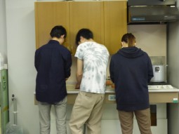 仙台芋煮をつくる4年生