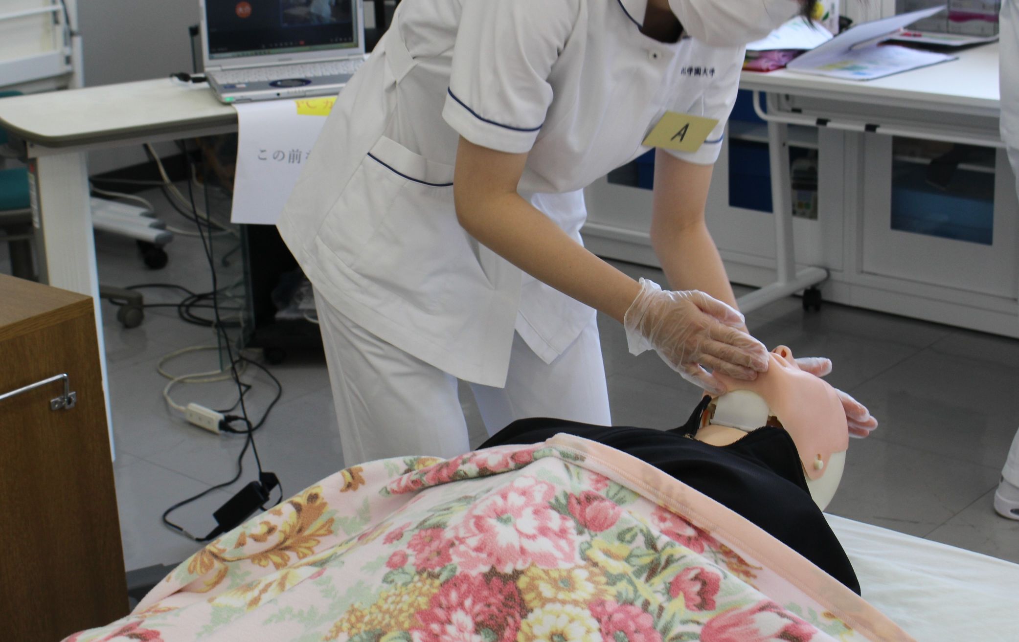 意識レベルを確認し気道確保