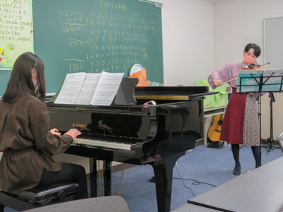 グループワークについても模擬体験を取り入れ、クライエント役を1年生に演じてもらうことで緊張感を持って取り組むことができました。