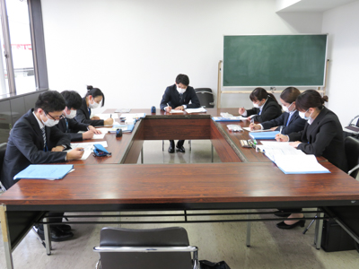 行政機関において現場実習を実施
