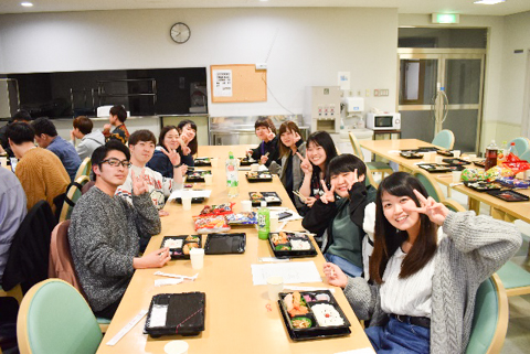 「新入生学外研修」の報告会と慰労会