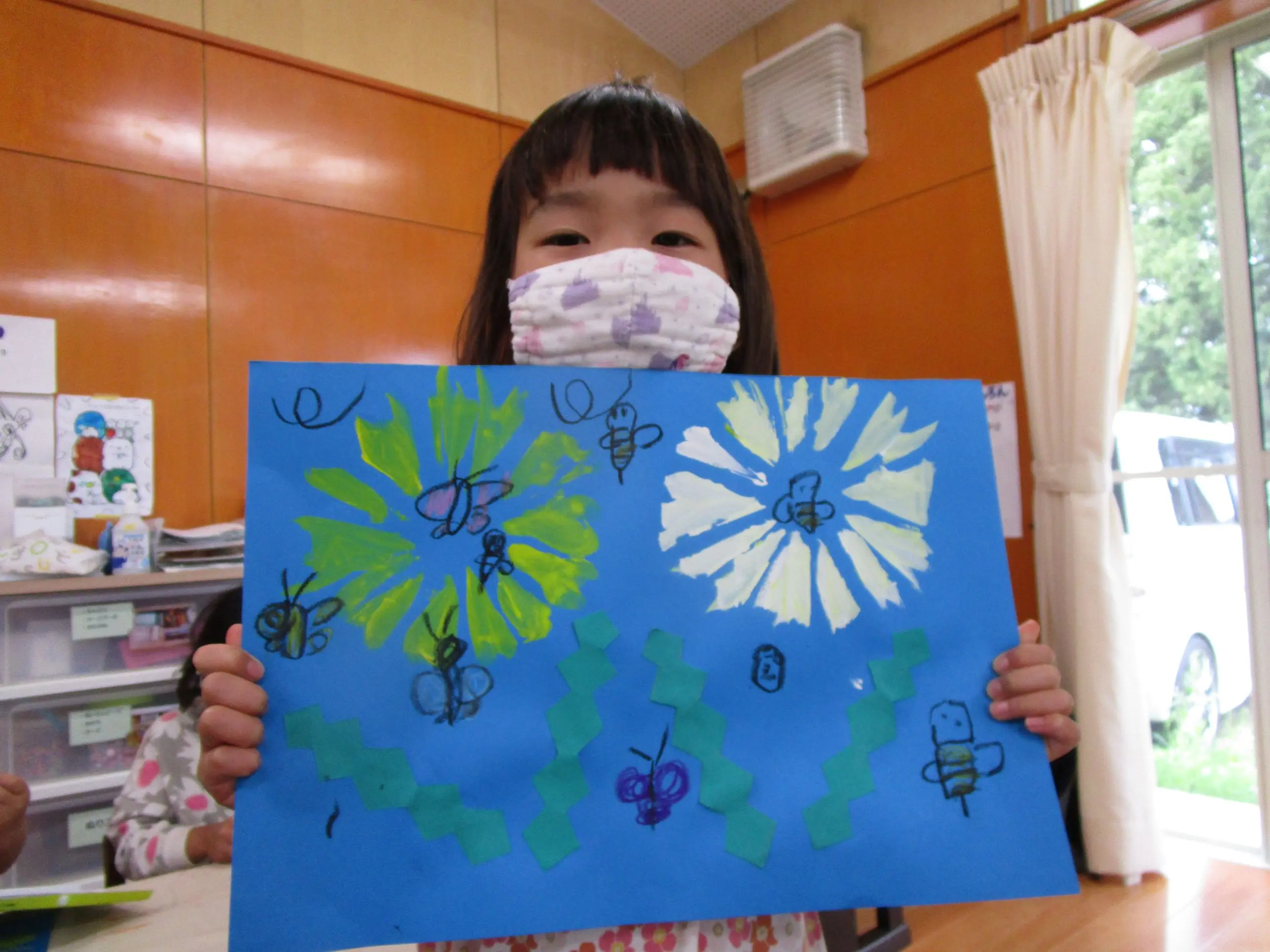 ４