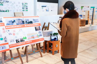 東北文化学園専門学校卒業制作展 審査の様子