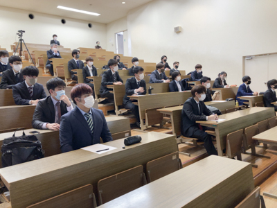 大講義室で東日本大震災での建設業者の活躍報告