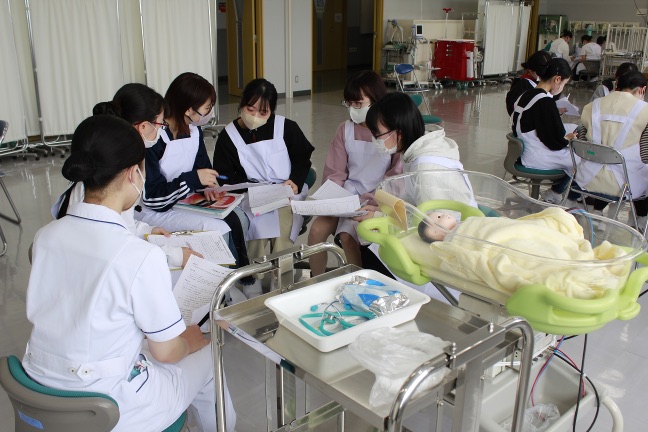 学生同士のデブリーフィング、振り返り。