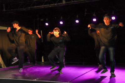 本学のダンスサークルも休憩の合間にダンスパフォーマンスを披露!