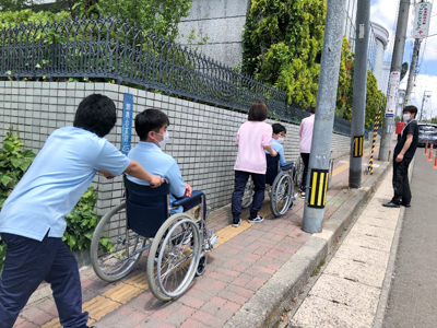 上り坂は、脇を閉めゆっくり力強く!