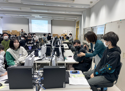 グループ全員の共通点は何ですか?と問う先生