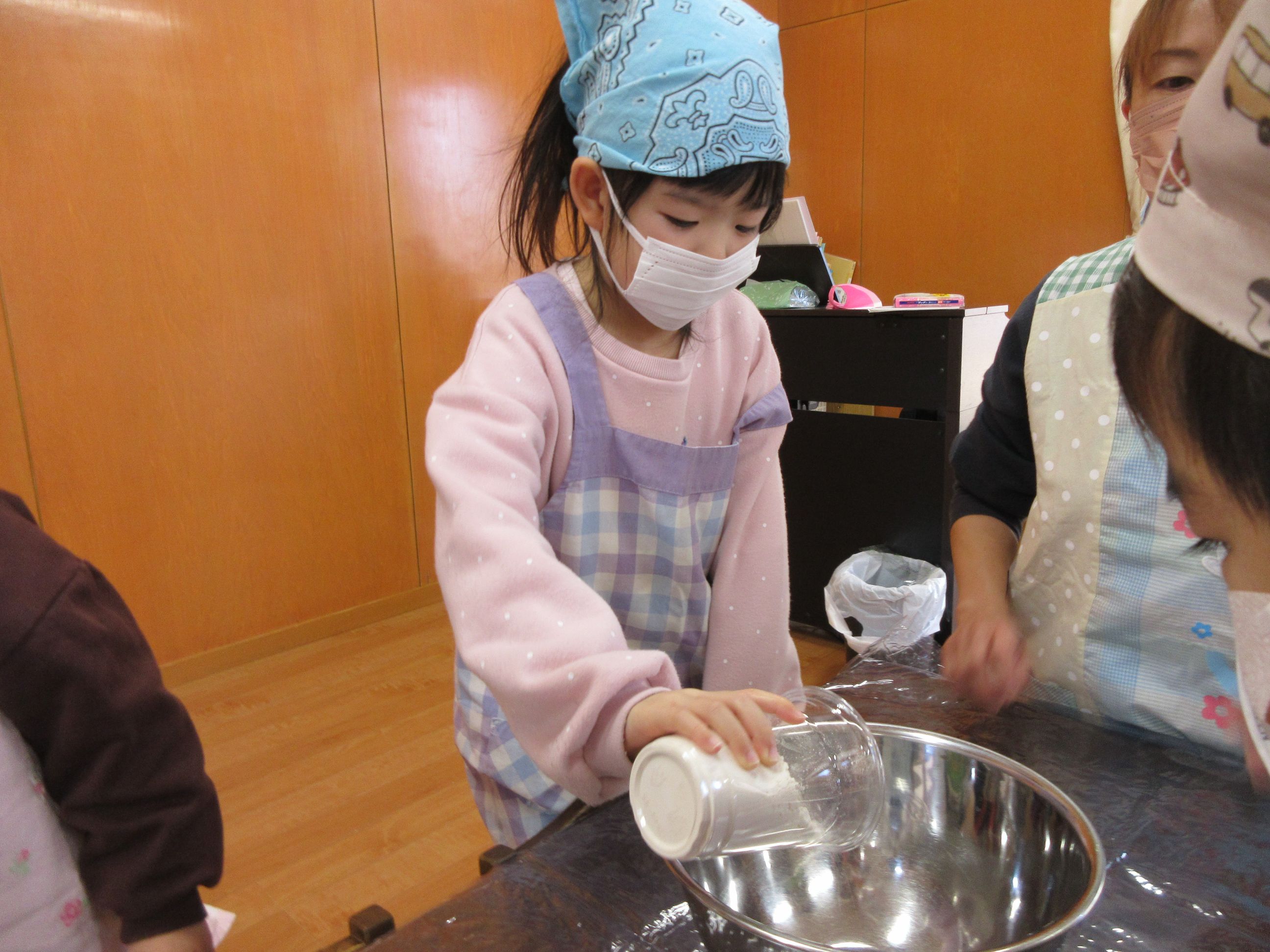 こぼさないように