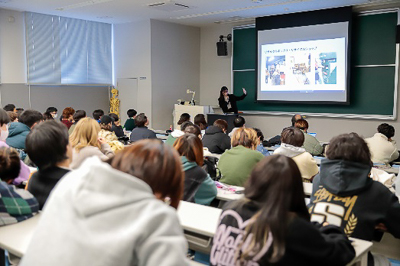経営法学部グローカルリーダー報告会の様子