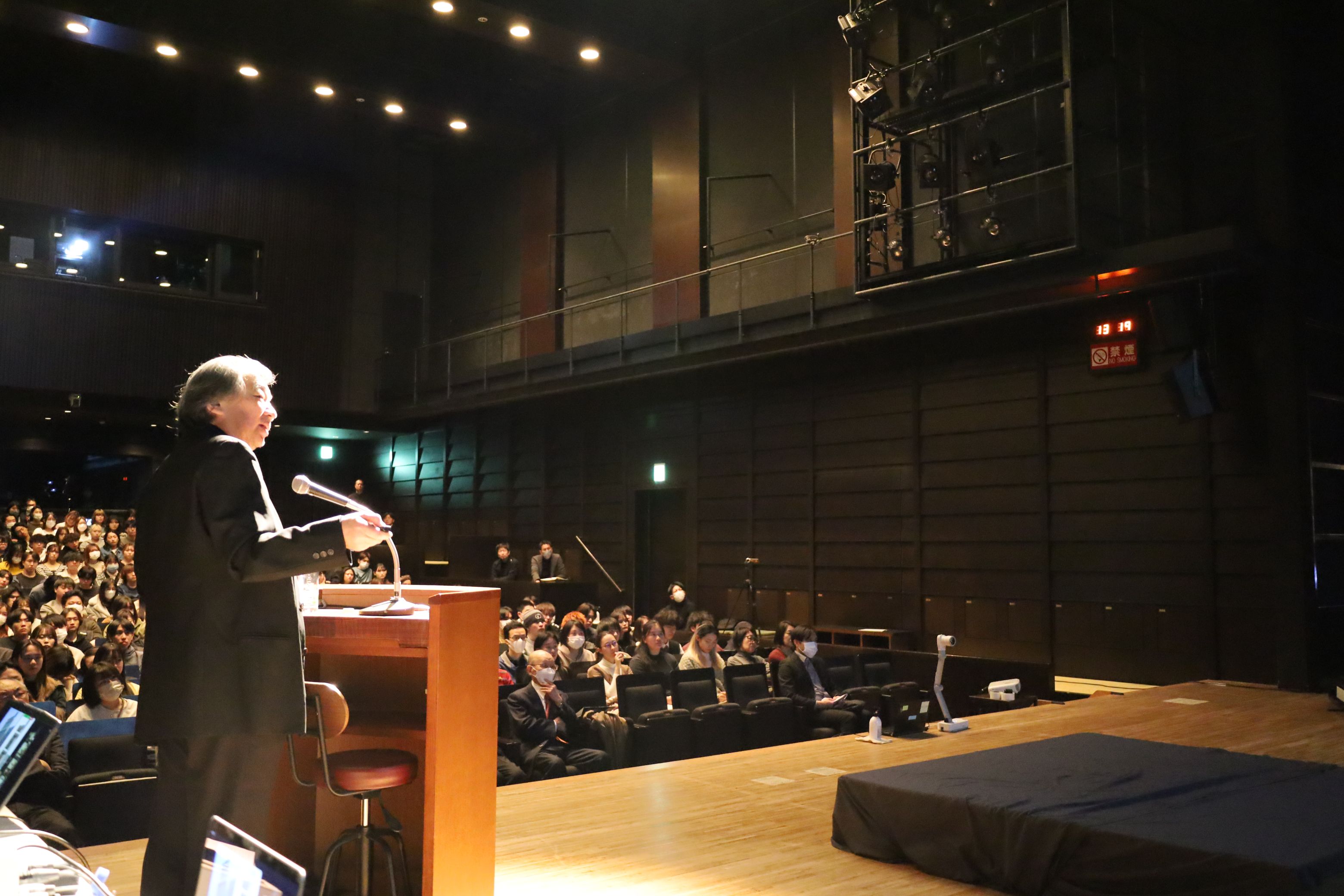 坂茂さん基調講演会「作品づくりと社会貢献の両立を目指して」