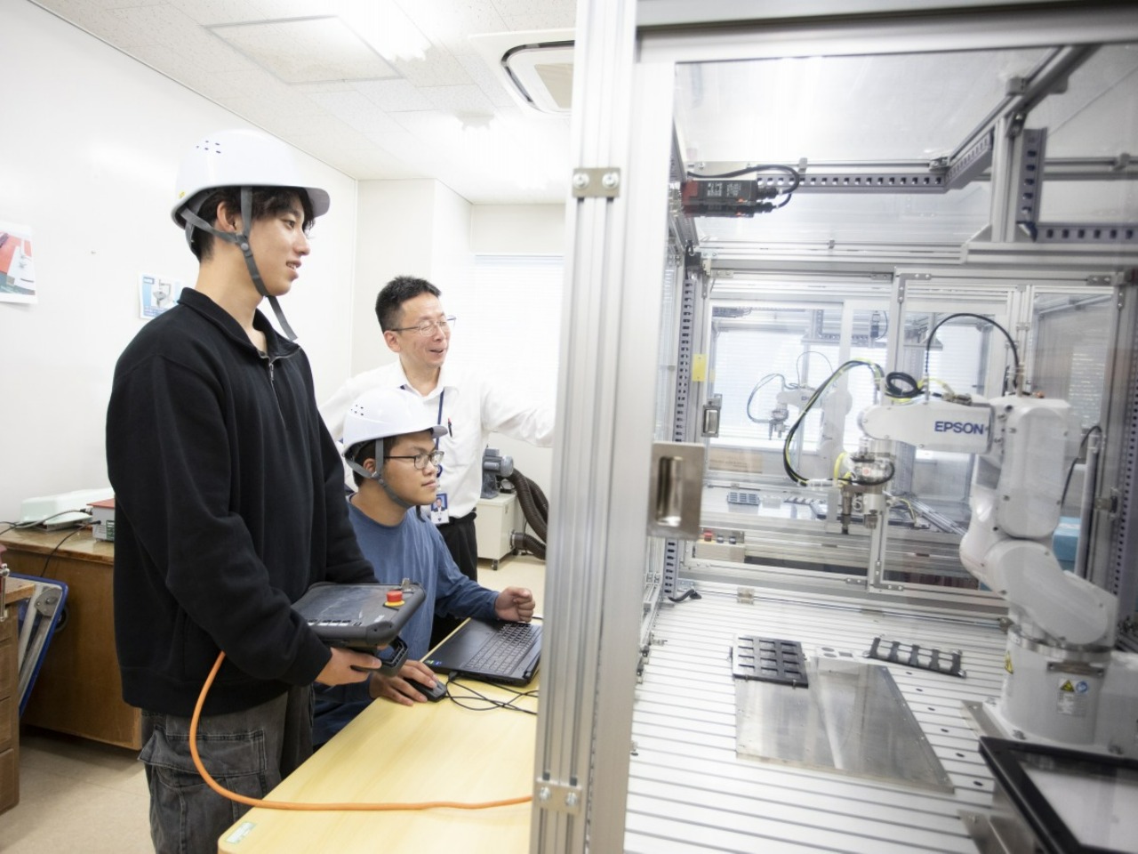 情報電子機械科授業風景03