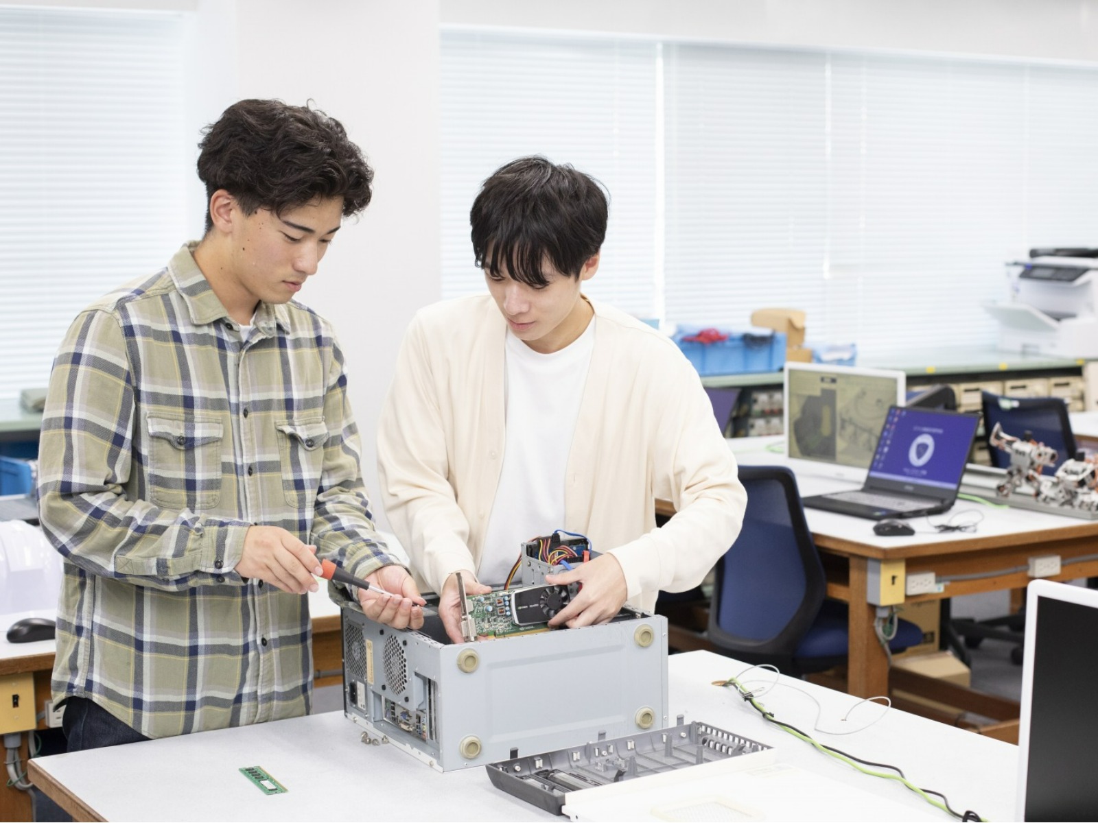 情報電子機械科授業風景04