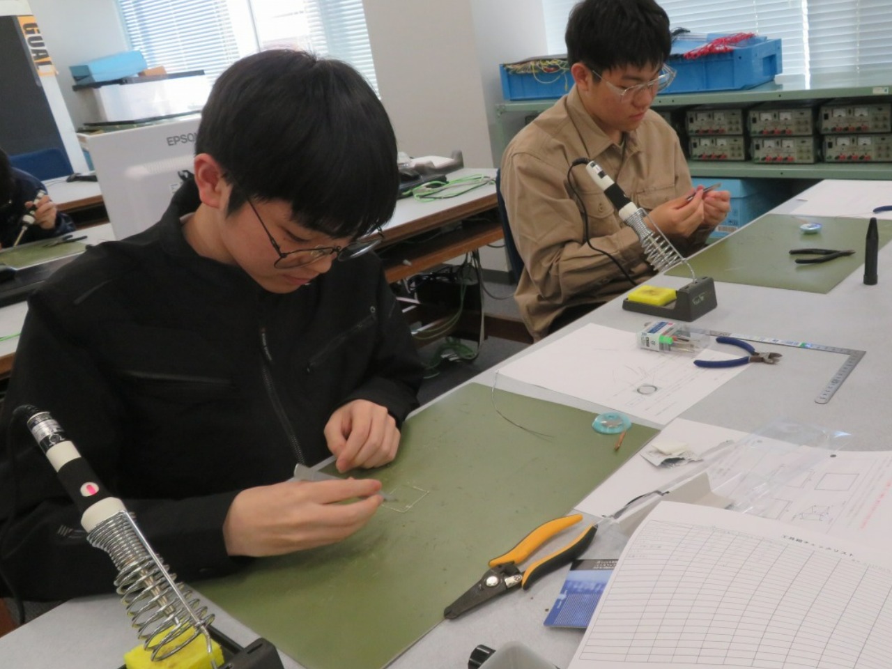 電子物理学実験（電子機械科）