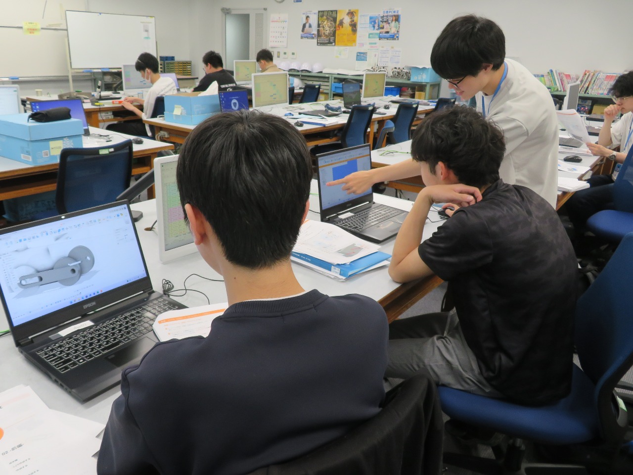 3次元CADソフト_Fusionの操作実習の様子