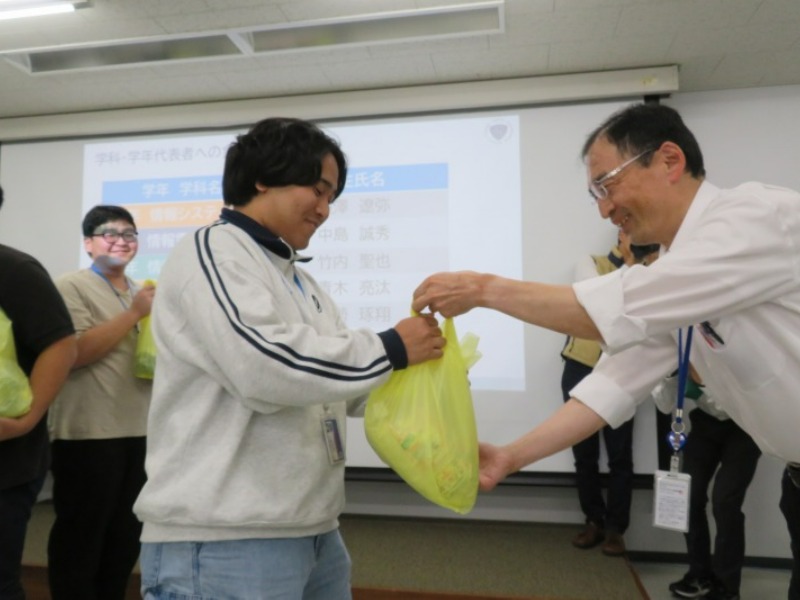 支援品を受け取る代表者