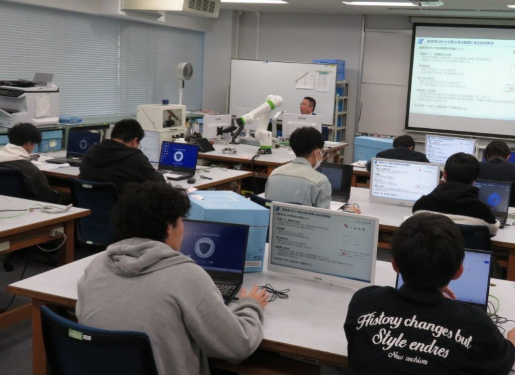 授業風景（ロボット安全工学）