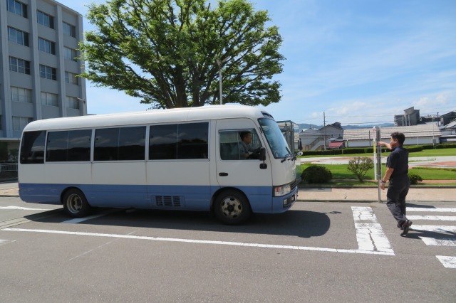 バス到着