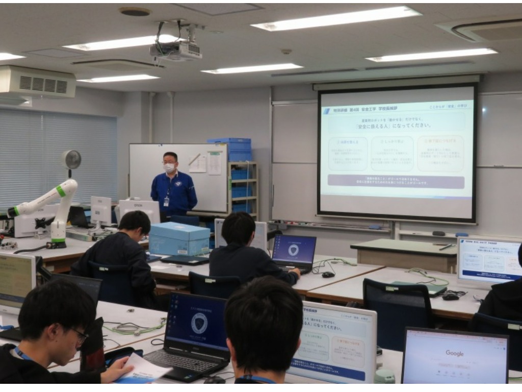 授業風景（ロボット安全工学）