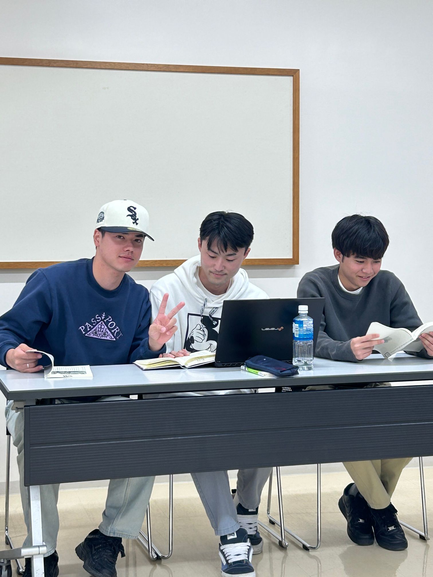 フィールドワークの準備にいそしむ2年次の皆さん