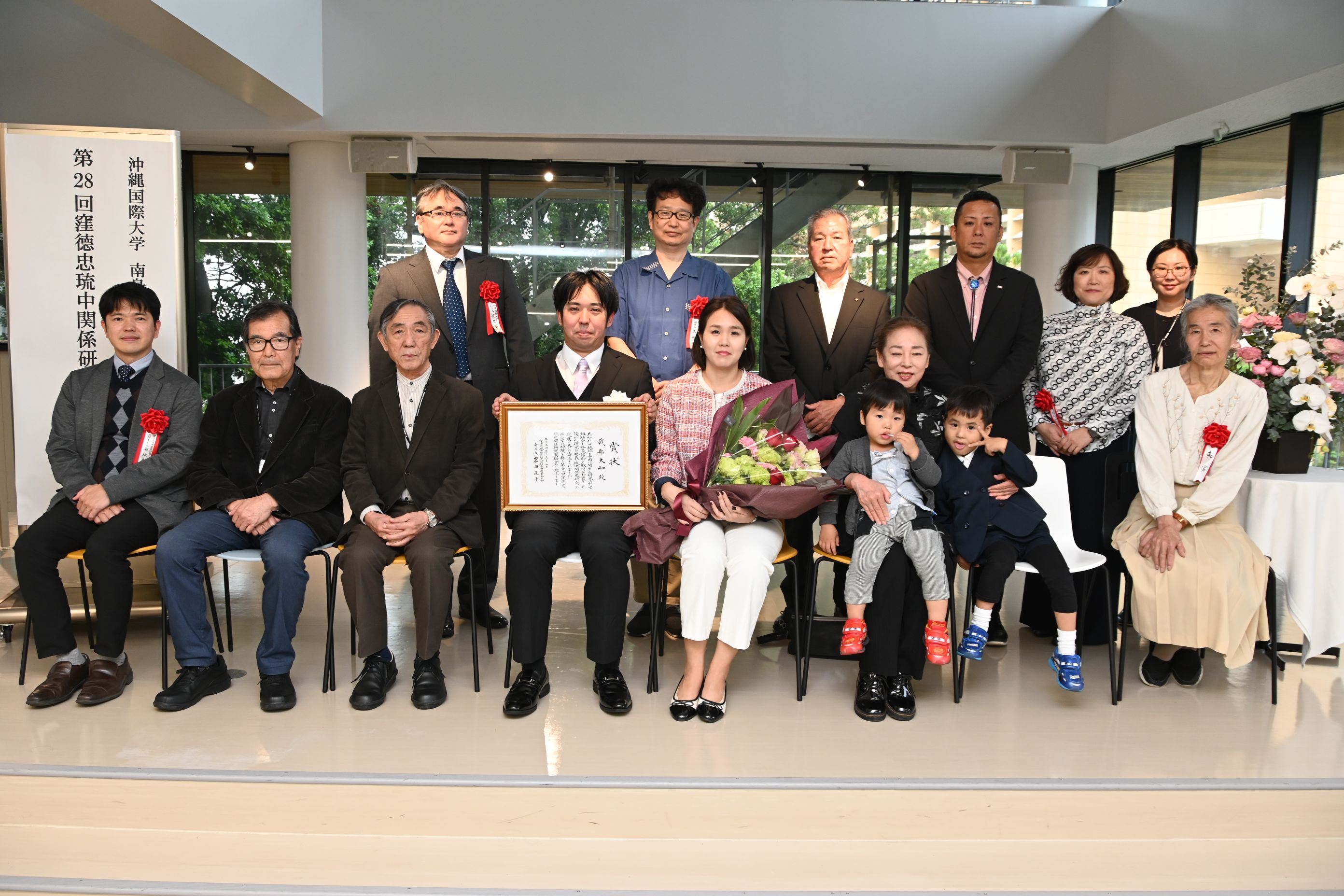 関係者による記念撮影