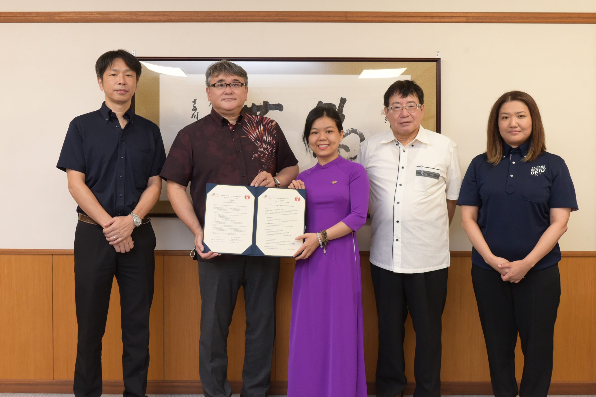 写真中央ベトナムFPT大学のHien Nguyenさん