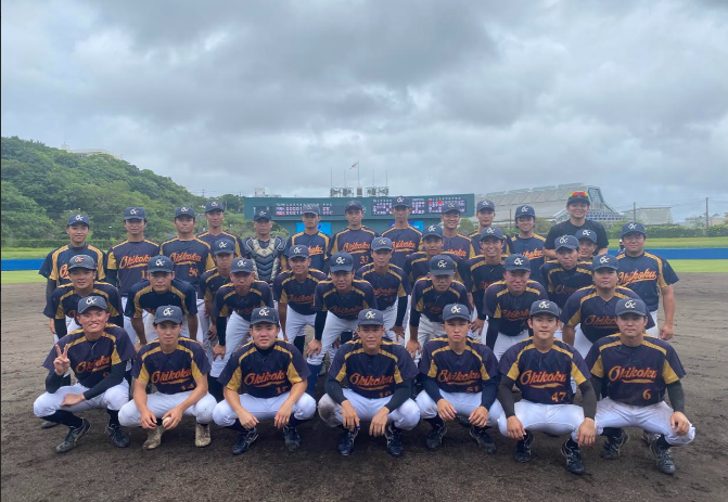 第24回沖縄県大学野球フレッシュリーグで優勝した本学硬式野球部優勝授業の様子