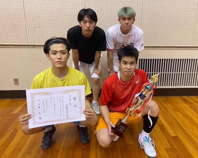 第64回九州学生バドミントンリーグ戦大会4部で全勝優勝した男子バドミントン部のみなさん