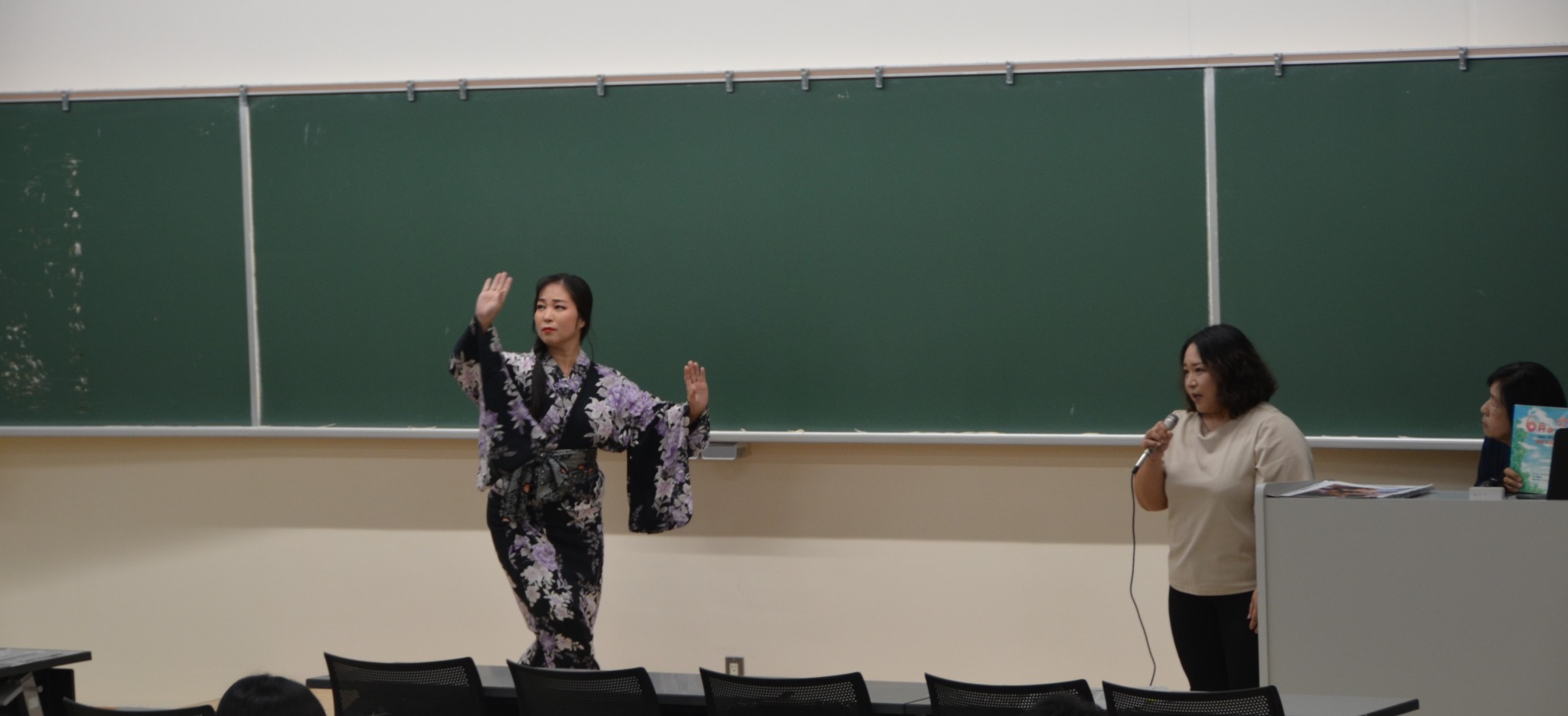 新里春加さんによる演舞の様子