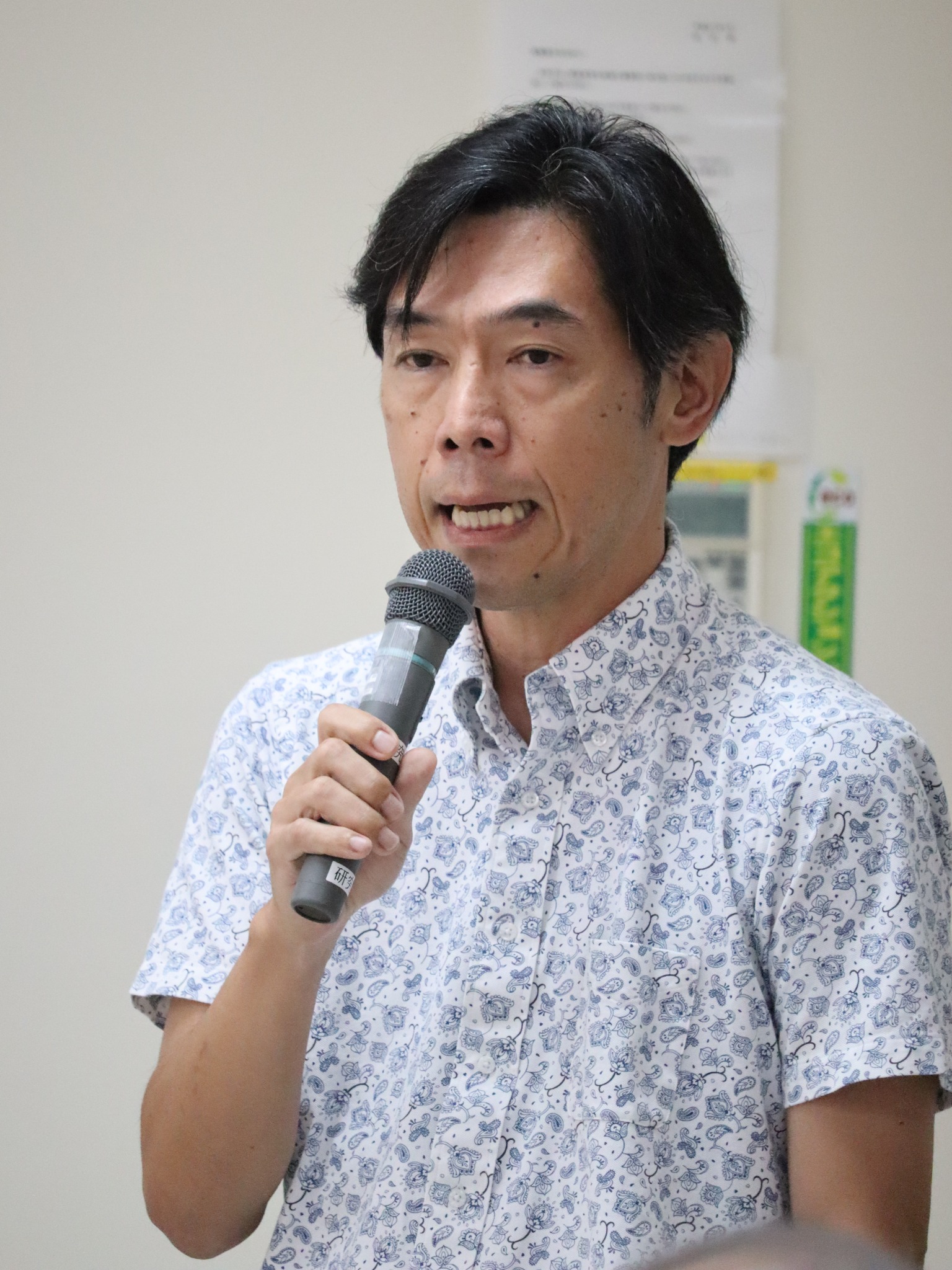 比屋定泰治(沖縄法政研究所所長・法学部教授)