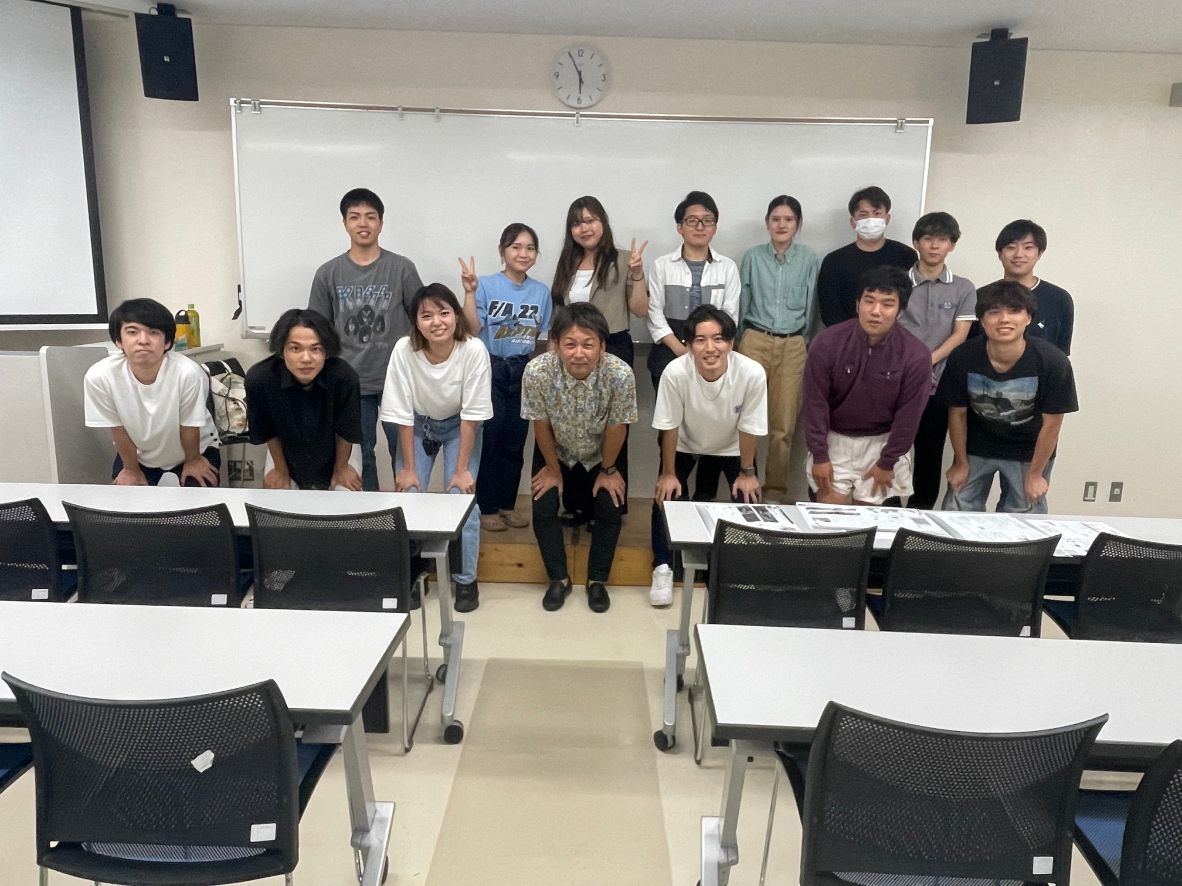 新島教諭と受講生のみなさん