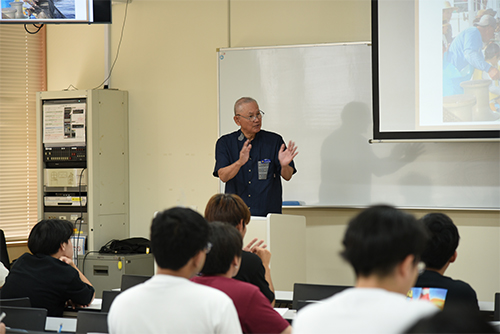 講義をご担当された石嶺傳實読谷村長