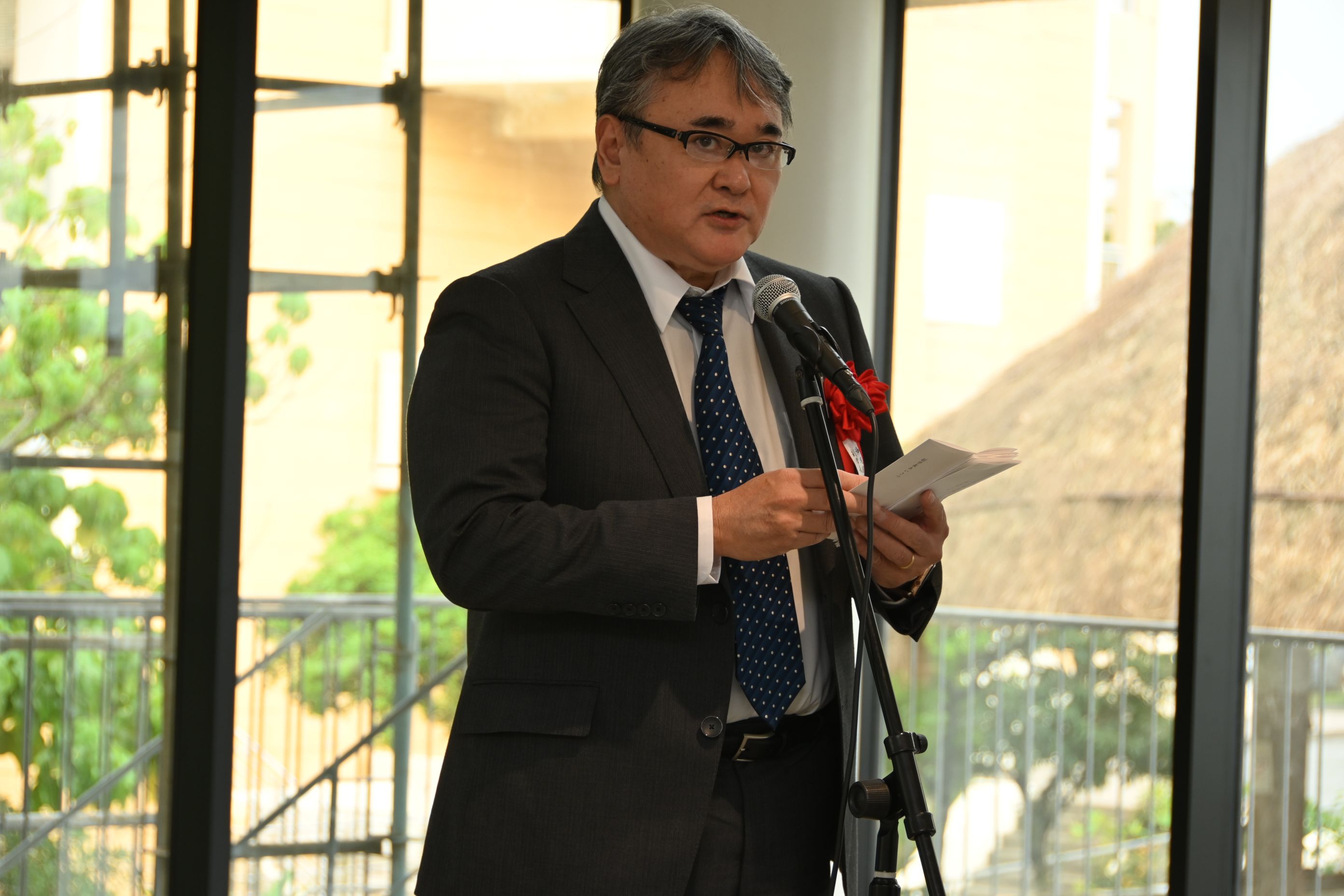 安里肇副学長によるあいさつ