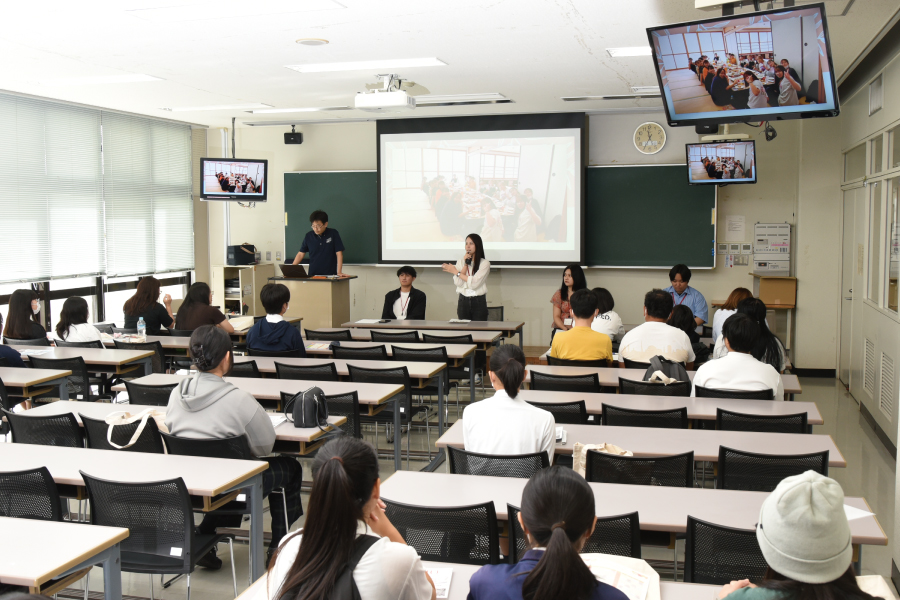 オープンキャンパス学科紹介の様子