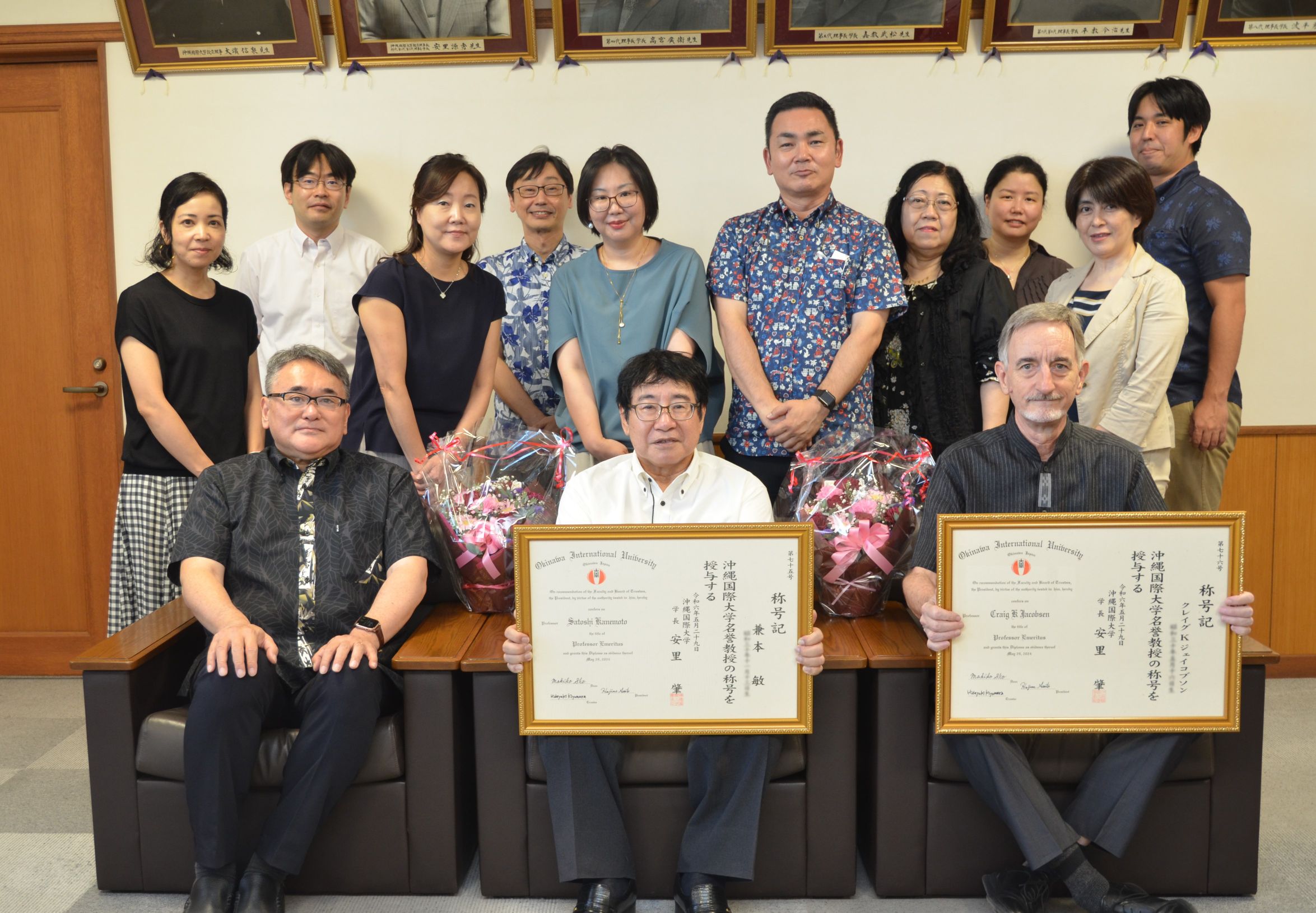 名誉教授を授与された前列写真右からクレイグ・K・ジェイコブソン先生、兼本敏先生
